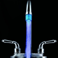 мини-насадка для крана с голубой подсветкой воды